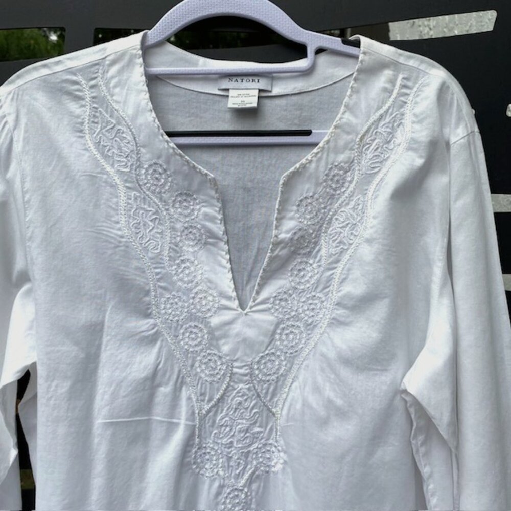 Natori Cover up Size M White embroidered